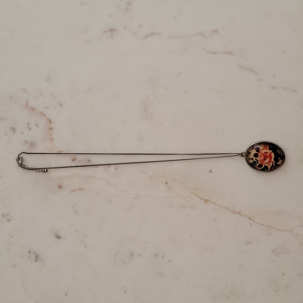 Forever 21 Flower Pendant